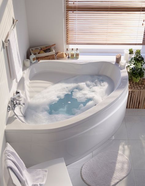 Une baignoire d'angle dans une salle de bains zen | Leroy Merlin Soaking Tubs Master Bath, Corner Soaking Tub, Dream Bathtub, Tub Sizes, Jacuzzi Bathtub, Grab Bars In Bathroom, Bathtub Design, Bathroom Tub, Bathroom Ceiling Light