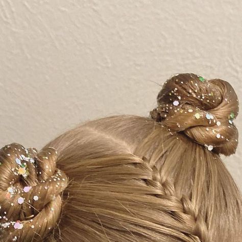 Jules & Clairabelle on Instagram: "✨ Space Bun Friday ✨ Lace braids, a feathered braid and glittery space buns  . . . . . . . #lacebraid #lacebraids #featheredbraid #spacebuns #kidsspacebuns #spacebunfriday #spacebunsforgirls #littlegirlhairstyles #littlegirlbraids #braidideas #braidinspo #schoolhairstyles #schoolbraids #cutehairstyles #hairglitter #clairabelle_hairabelle" Space Bun, School Braids, Lace Braids, Space Buns, Lace Braid, Concert Fits, October 20, Hairstyles For School, Sabrina Carpenter