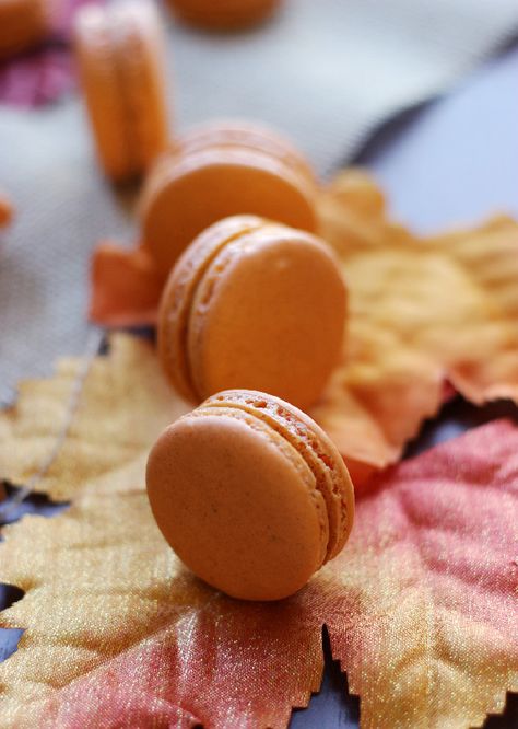 Sweet Potato Pie Macarons - Confessions of a Confectionista Macaron Filling Ideas, Pie Macarons, Simple Chocolate Chip Cookies, Macaroon Cookies Recipe, Macarons Ideas, Macaroon Cookie, Macaron Filling, Macaron Recipes, Creamy Macaroni And Cheese