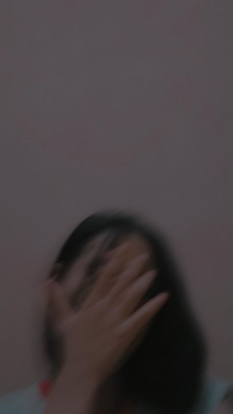 Blur me🌟 Single Asthetic Picture, Motion Blur Aesthetic, Blurr Aesthetic, Blur Selfie, Hidden Face Aesthetic, Girls Dpz Stylish, Aesthetic Blurry Mirror Selfie, Blurry Face, Aesthetic Blur