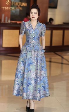 Batik Dress Design, Batik Dress Elegant Modern, Model Dress Batik, Batik Dress Modern, Simple Frock Design, Dress Batik, Gaun Fashion, Women Blouses Fashion, Batik Fashion