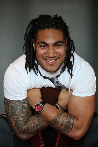 All Blacks centre Ma'a Nonu.     Ruggers....love rugby players....I think it may be the thighs!! Rugby Tattoo, Jonah Lomu, Ta Moko Tattoo, Samoan Tattoos, Samoan Men, Nz All Blacks, Polynesian Men, All Black Tattoos, All Blacks Rugby