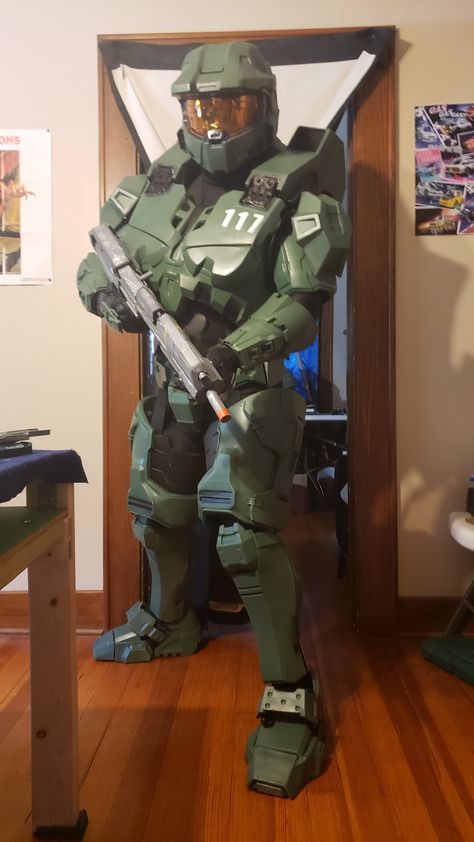 Halo Cosplay Diy, Men Cosplay Ideas, Elias Core, Master Chief Cosplay, Master Chief Costume, Armor Diy, Halloween Diy Costume, Modern Armor, Halo Cosplay