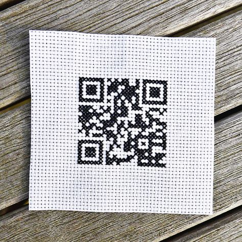 cross stitch QR code Romantic Crafts, Cross Stitch Silhouette, Tech Diy, Free Chart, Geek Crafts, Elden Ring, Fabric Yarn, Free Cross Stitch, Creative Hobbies