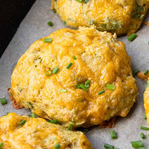 Healthy Protein Biscuits High Protein Biscuits And Gravy, Greek Yogurt Biscuits Healthy, Biscuit Recipe With Greek Yogurt, Breakfast Protein Biscuits, High Protein Cheesy Breakfast Biscuits, Protein Biscuits, Dinner Biscuit, Sausage Biscuits, Gluten Free Bagels