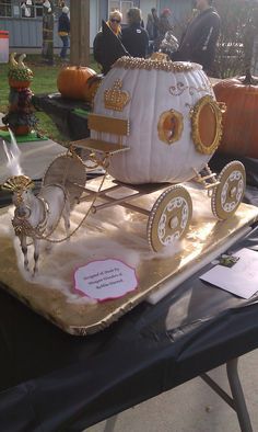 White Pumpkin Decor, Cinderella Pumpkin Carriage, Creative Pumpkin Decorating, Character Pumpkins, Pumpkin Carving Contest, Pumpkin Decorating Contest, Creative Pumpkin Carving, Pumpkin Contest, Cinderella Pumpkin