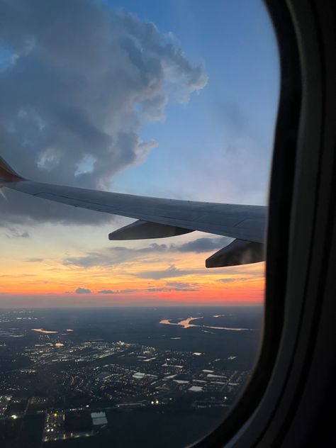 flight, plane, sunset, new york, travel, view, window seat, plane picture Vision Board Study, Plane Window View, Airplane Window View, Plane Photos, Plane Window, Motivation Study, Airplane Wallpaper, Airport Aesthetic, Vision Board Images