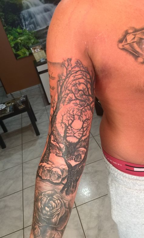 Lion Jungle Tattoo, Jungle Themed Tattoo, Jungle Tattoo Design, Jungle Tattoo Ideas, Tattoo Trees, Fenix Tattoo, Jungle Tattoo, Motivational Tattoos, Garden Tattoos