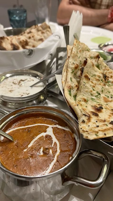 Desi Restaurant Interior, Restaurant Food Snap, Night Out Snap, Food Snapchat Story, Food Dates, Starbucks Pictures, Indian Food Photography, Dal Makhani, Indian Meal