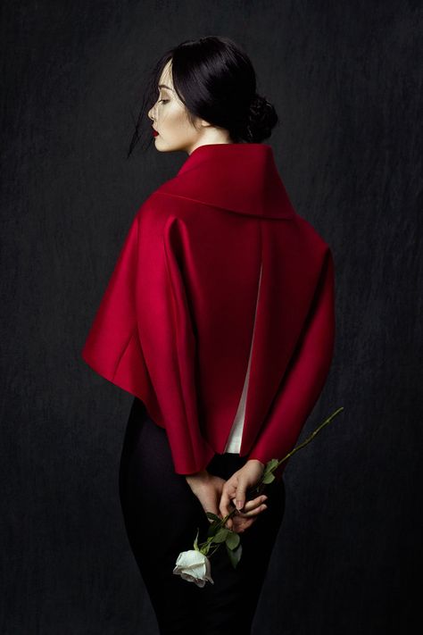 flowers zhang jingna7 Kwak Ji Young by Zhang Jingna in Flowers in December for Fashion Gone Rogue Zhang Jingna, Beauty Dish, Red Cape, Kitenge, White Rose, Beauty Photography, Blog Photography, Creative Photography, Fashion Photo