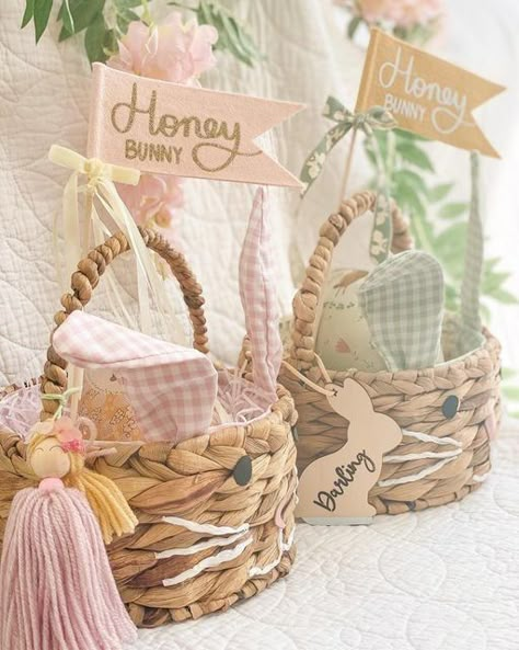 Easter Ribbon Crafts, Easter Basket Aesthetic, Easter Hamper, Boys Easter Basket, Custom Easter Baskets, Easter Flags, Easter Gift Bags, Easter Bunny Basket, Easter Egg Designs