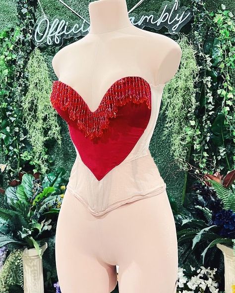 Valentine Character Design, Chappell Roan Concert Outfit, Drag Queen Outfits Ideas, Drag Costume, Heart Corset, Heart Outfit, Heart Costume, Burlesque Costumes, Burlesque Costume