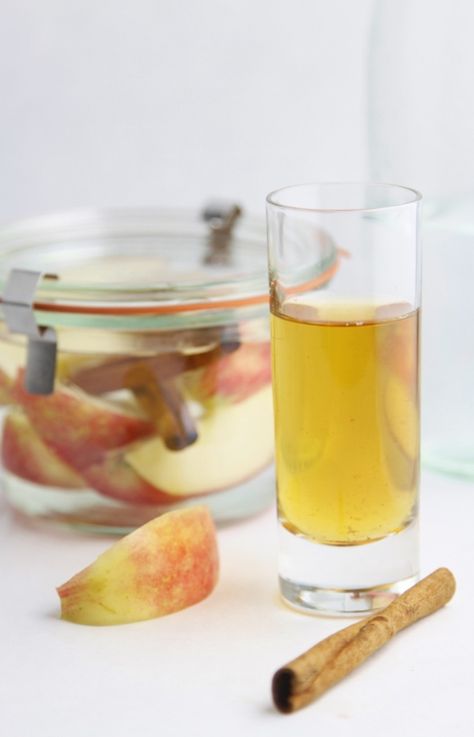 DIY Apple Cinnamon Infused Vodka Infuse Vodka, Infused Alcohol, Vodka Infused, Infused Liquors, Alcohol Infusion, Vodka Gifts, Diy Apple, Homemade Liquor, Liqueurs Recipes