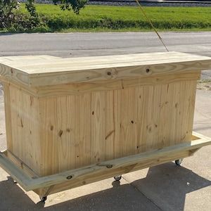 Portable Bar On Wheels, Portable Bar Ideas, Diy Outdoor Bar Plans, Cowboy Kitchen, Outdoor Bar Plans, Deck Cooler, Cave Restaurant, Wooden Cooler, Pool Side Bar