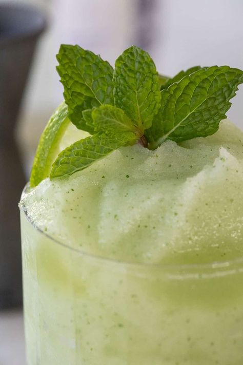 Recipe For Mojito, Blended Mojito Recipe, Mint Mojito Recipe, Frozen Mojito Recipe, Mojito Sorbet, Mojito Recipes Classic, Frozen Limeade Cocktail, Virgin Mojito Recipe With Sprite, Mint Mojito Mocktail