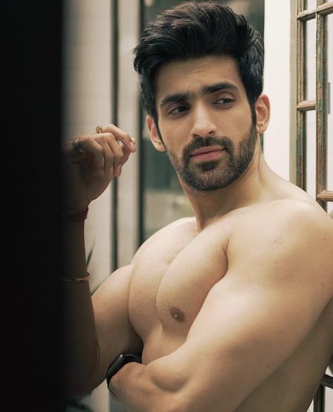 Arjit Taneja, Karan Wahi, Whatsapp Dps, Fitness Aesthetics, Handsome Indian Men, Mobile Background, Arjun Bijlani, Background Desktop, Girly Frame