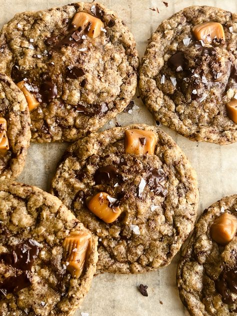 Caramel Oatmeal Cookies, Caramel Oatmeal, Caramel Squares, Soft Oatmeal Cookies, Chocolate And Caramel, Caramel Bits, Cookie Spread, Soft Caramel, Caramel Chocolate