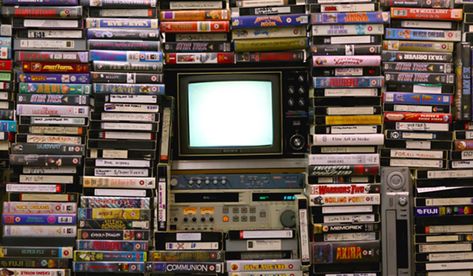 Vcr Tapes, Vhs Tapes, Box Tv, 80s Retro, Computer Wallpaper, Look Vintage, Retro Aesthetic, Aesthetic Design, Retro Vibe