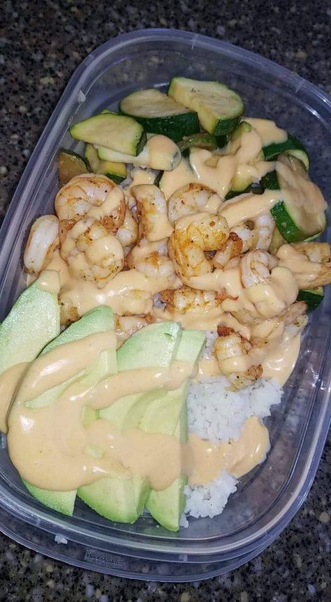 Keto & Low Carb Recipes for Beginners | Sushi bowl Shrimp Sushi Bowl, Traditional Sushi, Low Carb Sushi, Sushi Bowl Recipe, Rice In The Microwave, Low Carb Rice, Sushi Ingredients, Carb Free Recipes, Yum Sauce