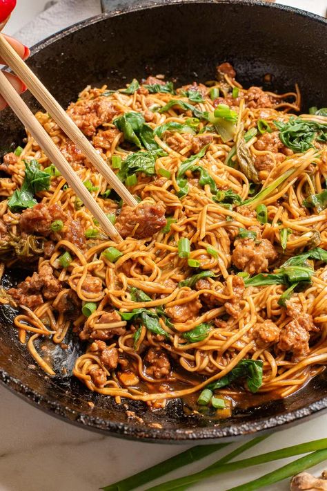 Spicy Dan Dan Noodles with Ground Pork Ground Pork Noodles, Spicy Pork Noodles, Dan Dan Noodles, Noodle Stir Fry, Ground Pork Recipes, Healthy Ground Turkey, Pork Noodles, Asian Rice, Asian Noodle Recipes