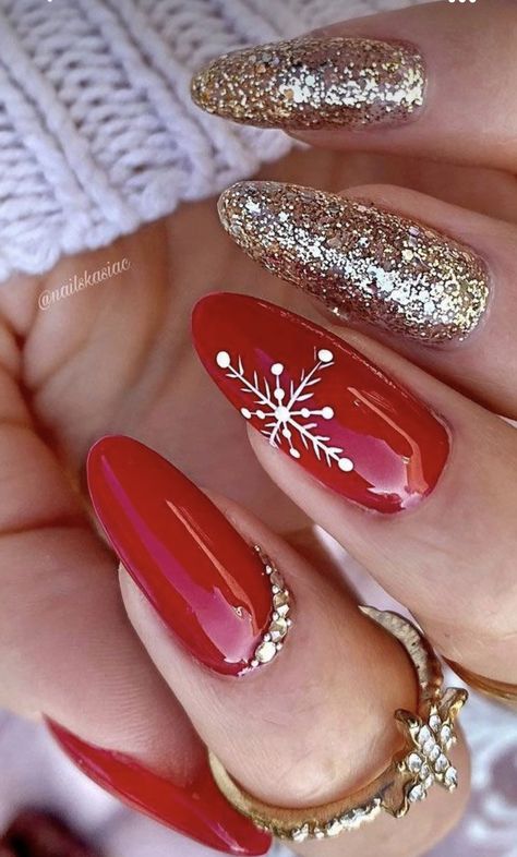 Red And Gold Nails, Red Christmas Nails, Festive Nail Art, Tree Nails, Cute Christmas Nails, Christmas Nails Easy, Christmas Gel Nails, Christmas Nail Art Designs, Red Nail Designs