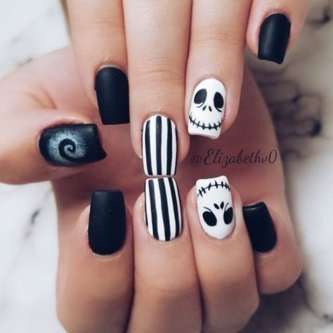 Night Before Christmas Nails Acrylic, Halloween Nails White And Black, Halloween Black And White Nails, White And Black Halloween Nails, The Night Before Christmas Nails, Black And White Spooky Nails, Black And White Stripe Nails, Night Before Christmas Nails, Halloween Nails Black And White