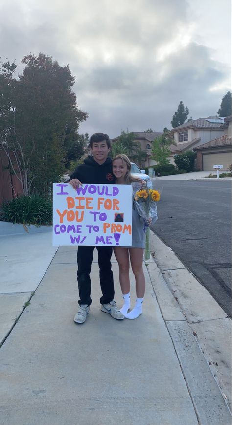 Kanye West Promposal, Nike Promposal, Cute Prom Proposals Girlfriends, Twilight Promposal Ideas, Weeknd Promposal, Prom Signs Ideas, Dino Promposal, Boyfriend Promposal, Promposal Ideas Flowers