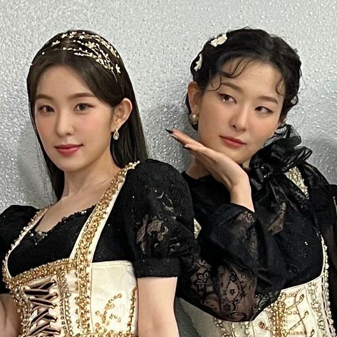 red velvet irene seulgi Red Velvet Irene And Seulgi, Irene And Seulgi, Comfort Friend, Irene Seulgi, Velvet Wallpaper, Snsd Taeyeon, Red Velvet Seulgi, Red Velvet Irene, This Is Love