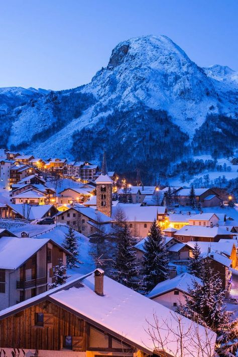 Ski Resort Fashion, Swiss Alps Winter, French Alps Ski, Chalet Girl, Ski Holiday, Best Ski Resorts, Luxury Ski, Mountain Living, Ski Holidays