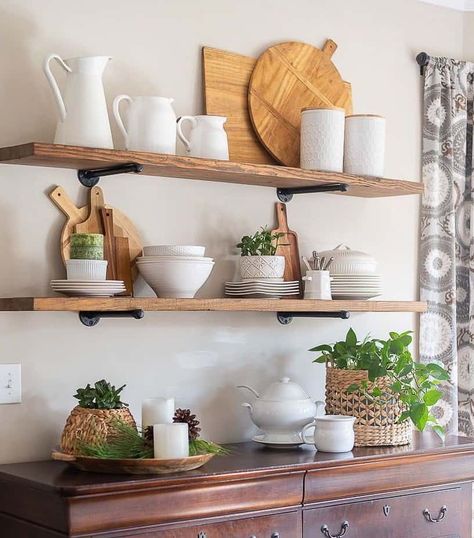 29 Charming Examples of Farmhouse Shelf Décor For Your Home Farmhouse Sofa Table, Kitchen Shelf Styling, Farmhouse Shelves Decor, Kitchen Shelf Decor, Farmhouse Shelves, Dining Room Makeover, Casa Vintage, Shelf Styling, Kitchen Shelves