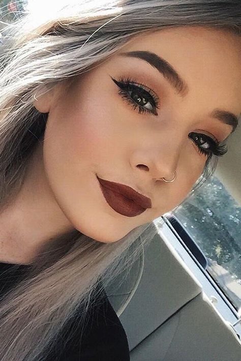 Best Winter Makeup Looks for the Holiday Season ★ See more: http://glaminati.com/best-winter-makeup-looks-holiday/ Winter Make-up, Make Up Diy, Amazing Wedding Makeup, Makeup Cantik, Wedding Makeup Tips, Dark Lipstick, Fall Makeup Looks, Neutral Makeup, Winter Makeup