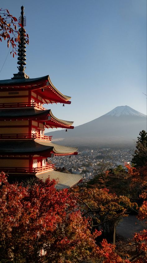 Experience the magic of autumn in Japan like never before! Which region will you explore first? Japanese Wallpapers, Buddhist Pagoda, Japan With Kids, Ikemen Prince, Japanese Buildings, Japan Autumn, Country View, Yangtze River, Monte Fuji