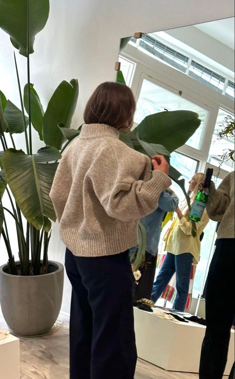 By Babaa Babaa Sweater Outfit, Babaa Knitwear, Sweater Outfit, Knitted Jumper, Tailored Trousers, Fashion Inspiration, Sweater Outfits, Winter Outfits, Fall Outfits