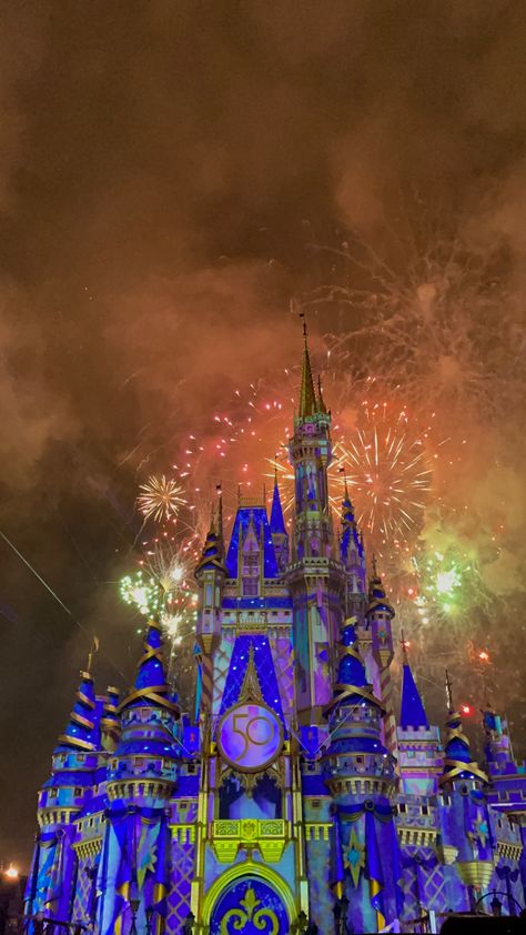 Disney World Fireworks, Disneyland Fireworks, Disney Universal Studios, Disney Word, Disney Fireworks, Disney Photo Ideas, Disney Photos, Disney Aesthetic, Disney Kids