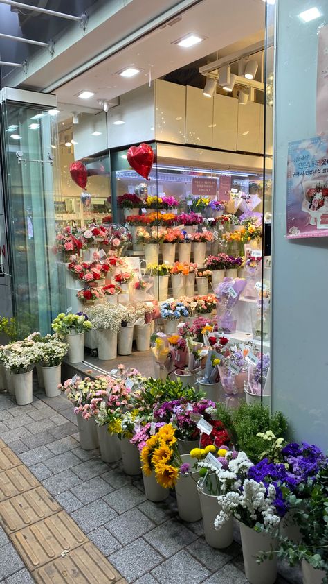 Korea Flowers, Florist Shop Interior, Flower Shop Decor, Flower Cafe, Flower Shop Design, Diy Bouquet Wrap, Boquette Flowers, Coffee Flower, Florist Shop