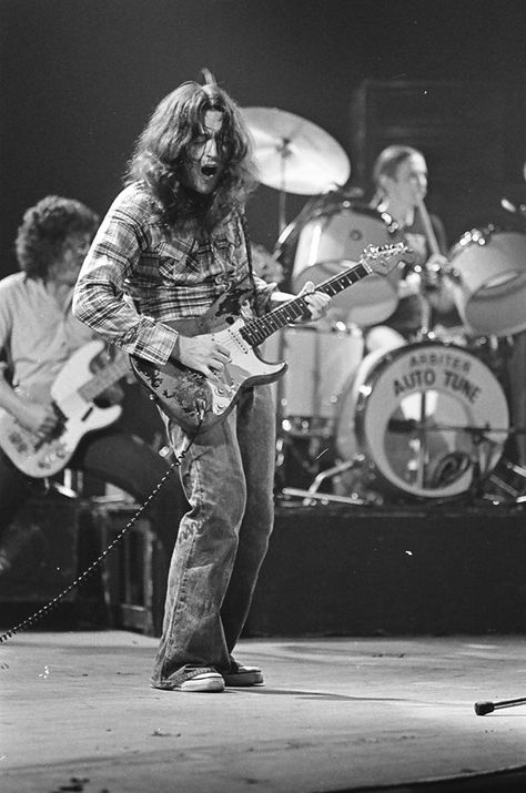 Photo credit: Stephen Smith Drunk Woman, Rory Gallagher, Odd Fellows, Blues Musicians, Steve Smith, Rare Images, Him Band, Classic Rock, Playing Guitar