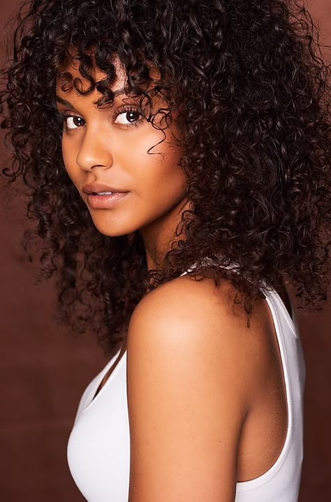 Standout female actor headshot inspiration Professional Headshots Women, Model Headshots, Studio Headshots, Headshot Poses, Headshots Women, Perspective Photography, Actor Headshots, Black Actresses, Business Photoshoot