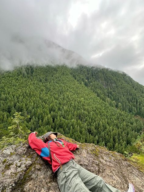 Seattle Hiking Outfit, Pnw Outfit Summer, Seattle Washington Outfits, Pnw Outfit, Hiking Washington, Mountain Pics, Pnw Trip, Hiking Outfits Summer, Pnw Summer