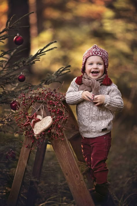 Toddler Christmas Pictures, Christmas Mini Sessions Outdoor, Toddler Christmas Photos, Christmas Photoshoot Kids, Outdoor Christmas Photos, Tree Farm Photo Shoot, Christmas Pictures Kids, Christmas Tree Farm Photo Shoot, Christmas Mini Shoot