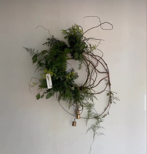 Alternative Wreath Ideas, Trendy Christmas Decor, Minimalist Christmas Decor, Aussie Christmas, Dried Flower Wreaths, Xmas Deco, Christmas Interiors, Holiday Floral, Christmas Feeling