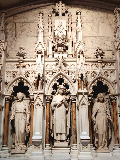 Gothic Altar, Medieval Aesthetics, Gothic Statue, Antique Architecture, Medieval Architecture, Church Design, Gothic Architecture, Academia Aesthetic, Fantasy Inspiration