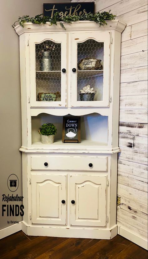 Dixie Belle Mineral Chalk paint to create that perfect farmhouse finish Corner Hutch Decor, Farmhouse Corner Hutch, Corner Hutch Makeover, Modern Farmhouse Hutch, Corner Cabinet Dining Room, Farmhouse Corner Cabinet, Corner China Cabinet, Corner Hutch, Farmhouse Hutch