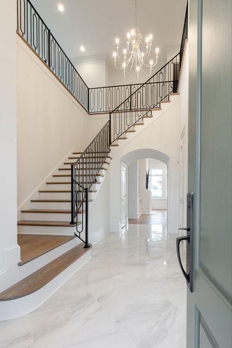 Marble Hallway, Black And White Stairs, Luxury Houses Entrance, Black Staircase, Hallway Entry, Luxury Staircase, Big Chandelier, Staircase Makeover, Stairway Design