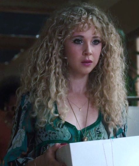 Juno Temple Sybil Trelawney, Rita Skeeter Fan Cast, Juno Temple Curly Hair, Juno Temple Hair, Sybil Trelawney Fancast, Sybill Trelawney Fan Cast, Sybil Trelawney, Sybill Trelawney Marauders Era, Petunia Dursley Aesthetic