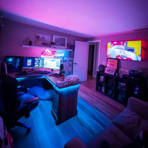 Gamer Room Design, Room Decor Gaming, Aesthetic Gaming, Aesthetic Game, Games Room Inspiration, Gaming Aesthetic, Room Gaming, Gaming Bedroom, Small Game Rooms