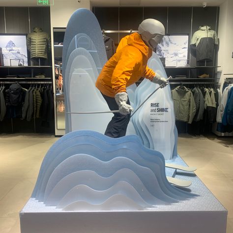 Patagonia Store, Shoe Store Design, Snow Theme, Digital Marketing Design, Ski Shop, Store Windows, Tradeshow Booth, Visual Display, Display Design