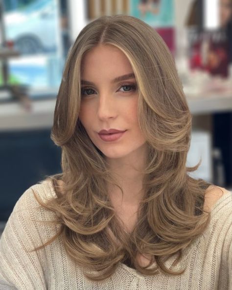 40 Long Hairstyles for Fine Hair with an Illusion of Thicker Locks Long Hairstyles For Fine Hair, Long Hair Curled, Fine Long Hair, Long Haircuts For Fine Hair, Victoria Beckham Short Hair, Long Fine Hair, Hair Curled, Hairstyles For Fine Hair, Long Haircuts