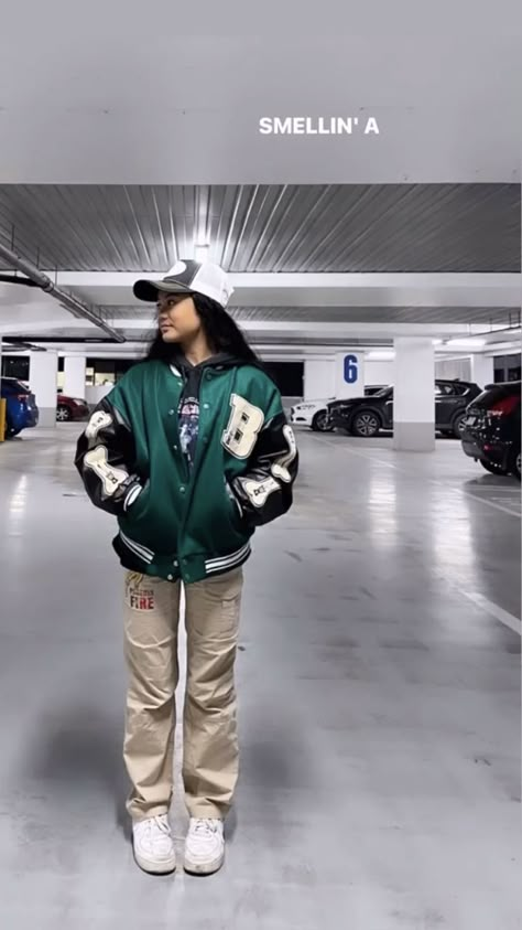 Green Racer Jacket Outfit, Outfits With A Green Jacket, Varsity Jacket Winter Outfit, Letterman Jacket Outfit Woman, Green Letterman Jacket Outfit, Basketball Jacket Outfit, Green Varsity Jacket Outfit, College Jacket Outfit, School Jacket Outfit