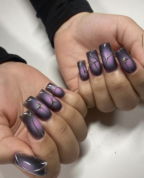 Purple Goth Nails Short, Purple And Black Aura Nails, Black And Violet Nails, Black And Purple Nails Short, Purple Spooky Nails, Purple Goth Nails, Goth Nail Art, Black And Purple Nails, Japan Nail