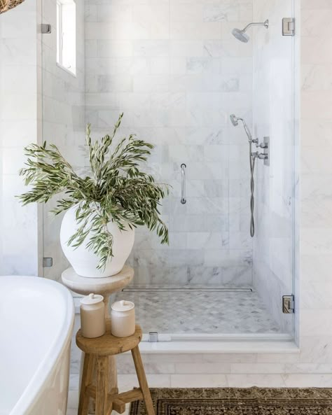 @puresalt posted to Instagram: Here's to manifesting that self care Sundays become a regular thing in 2022 ✨who's with us?! // 📷: @vlentine #puresalt #puresaltinteriors #bathroomdesign #bathroominspo #bathroomideas #bathroomdecor #bathroomstyling #shower #bathtub #tubgoals #bathroomgoals #coastal #coastalliving #coastaldesign #coastalstyle #coastaldecor #californiadesign #coastalbathroom Small Coastal Bathroom, Organic Bathroom Design, Modern Organic Bathroom, Transitional Bathroom Decor, Organic Bathroom, Coastal Bathroom Design, Pure Salt Interiors, Pure Salt, Natural Bathroom